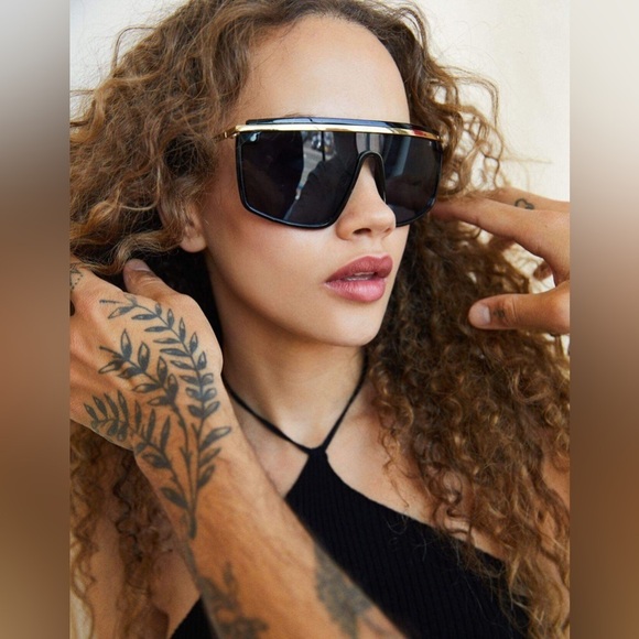 Big shield sunglasses Bershka - Picture 1 of 8